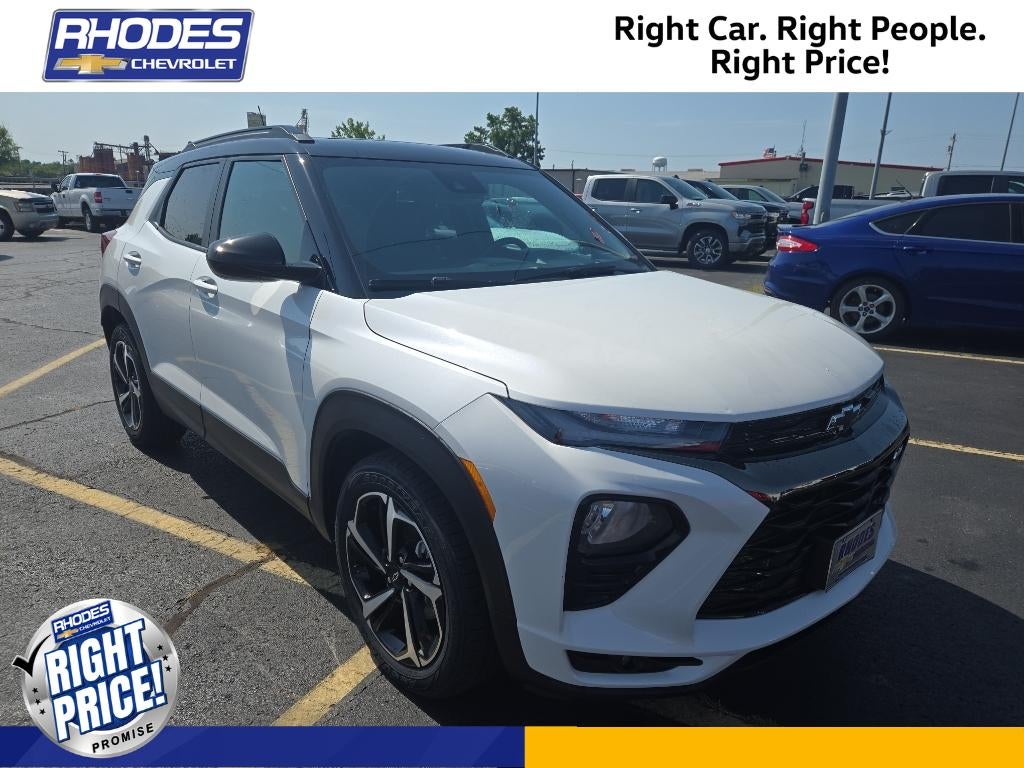 2023 Chevrolet Trailblazer RS in Iridescent Pearl Tricoat — front three-quarter view
